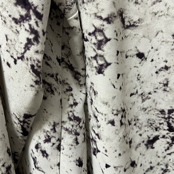 White and purple top - Picture 4 of 4